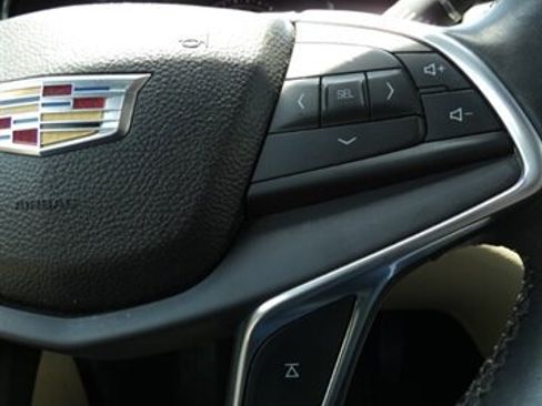 Used 2017 Cadillac XT5 Luxury image 25