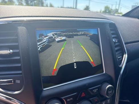 Used 2018 Jeep Grand Cherokee Altitude AWD/4WD image 29