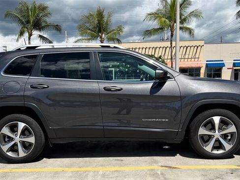 Used 2021 Jeep Cherokee Limited w/ Elite Package FWD image 7