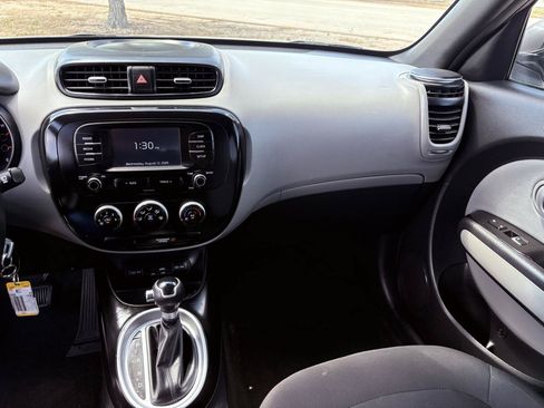 Used 2019 Kia Soul FWD image 40