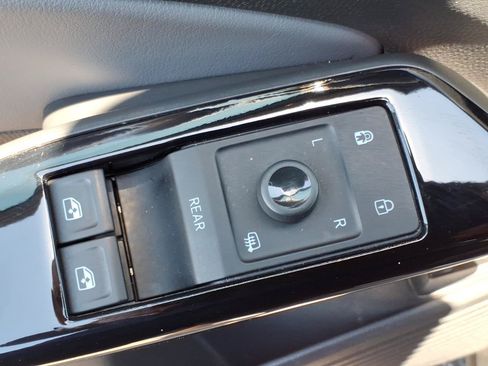 Used 2023 Volkswagen ID.4 Pro S RWD image 17