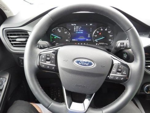 Certified 2022 Ford Escape SE w/ SE Sport Appearance Package image 21