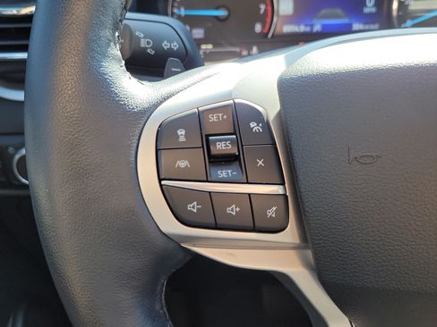Used 2021 Ford Explorer XLT w/ Equipment Group 202A RWD image 28
