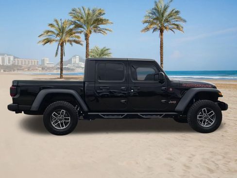 Used 2025 Jeep Gladiator Mojave AWD/4WD image 9
