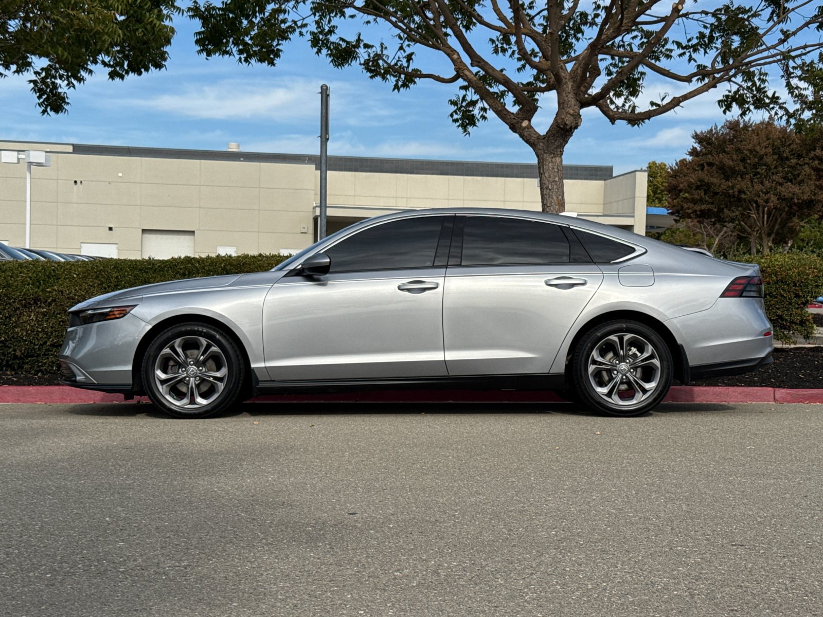 Used 2024 Honda Accord EX image 3
