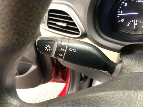Used 2020 Hyundai Elantra GT FWD image 29