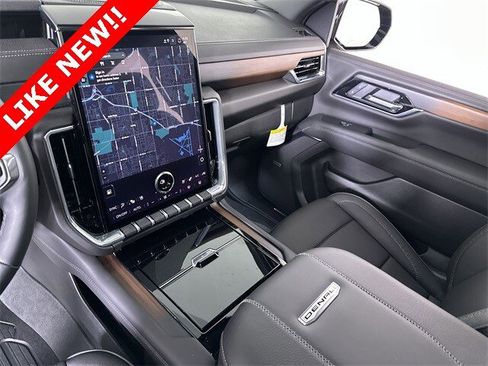 Used 2025 GMC Yukon Denali w/ Denali Reserve Package image 36