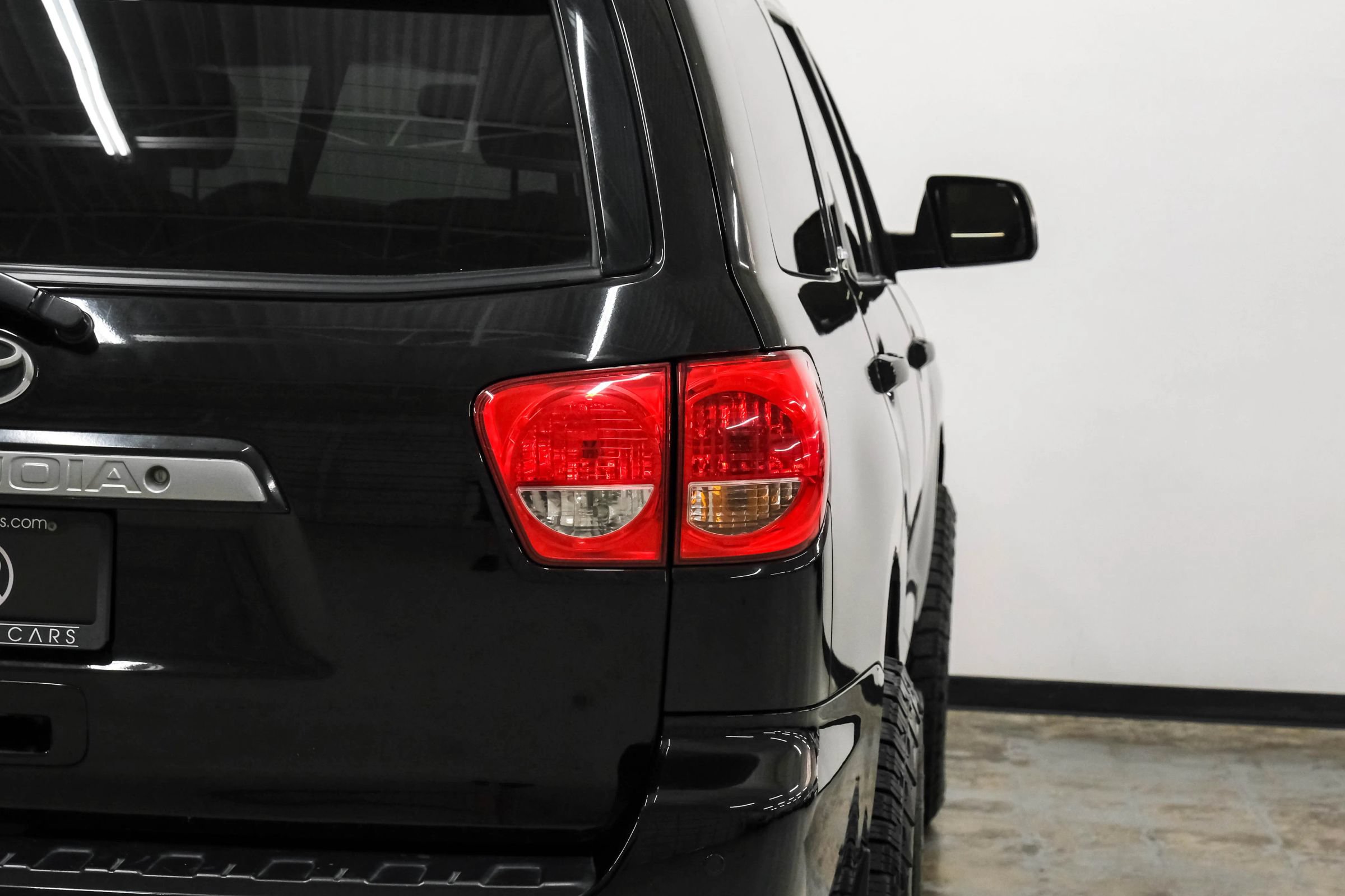 Used 2010 Toyota Sequoia Platinum AWD/4WD image 33
