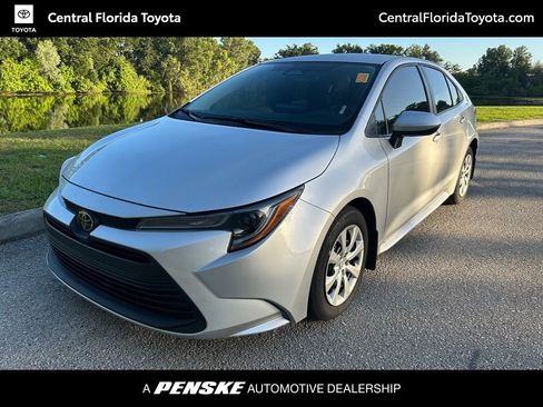 Used 2025 Toyota Corolla LE FWD image 1