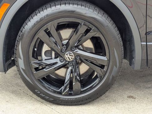 Used 2023 Volkswagen Tiguan SE R-Line image 11