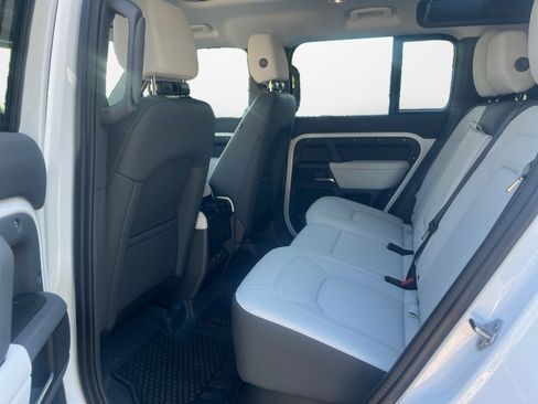 Used 2025 Land Rover Defender 110 S image 13