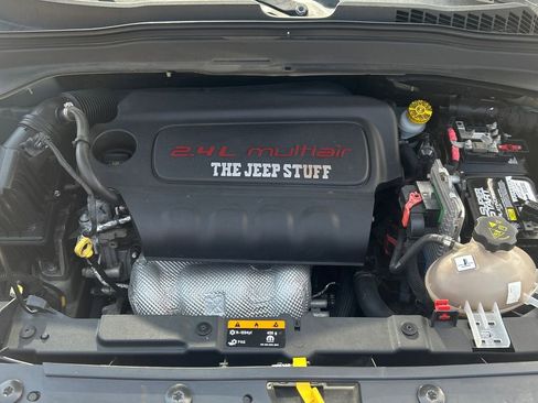 Used 2017 Jeep Renegade Altitude FWD image 14