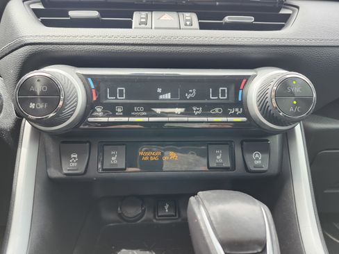 Used 2021 Toyota RAV4 XLE Premium image 34