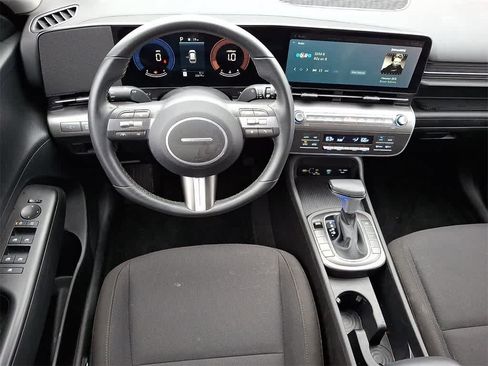 Used 2025 Hyundai Kona SEL image 11