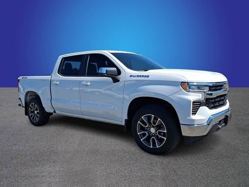 Used 2022 Chevrolet Silverado 1500 LT AWD/4WD image 2