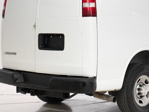 Used 2017 Chevrolet Express 2500 image 19