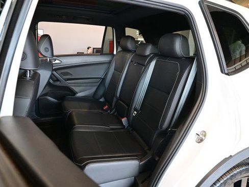 Used 2021 Volkswagen Tiguan SE R-Line image 17