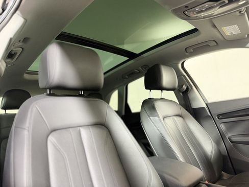 Used 2020 Audi Q5 Prestige w/ Prestige Package image 11