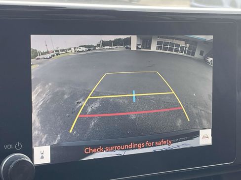 Used 2023 Toyota RAV4 XLE Premium image 4