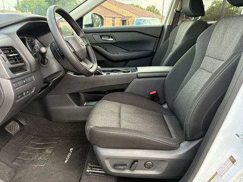 Used 2025 Nissan Rogue SV AWD/4WD image 24