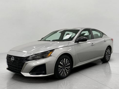Certified 2025 Nissan Altima 2.5 SV FWD image 8
