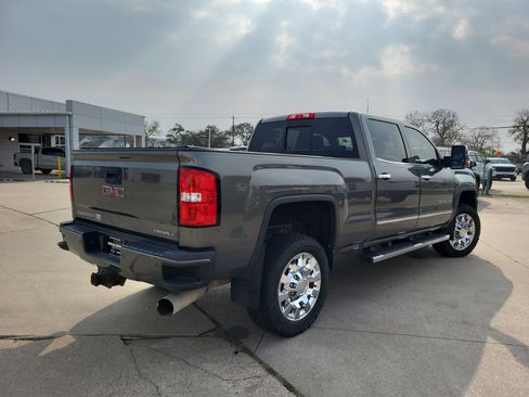 Used 2018 GMC Sierra 2500 Denali w/ Duramax Plus Package image 5