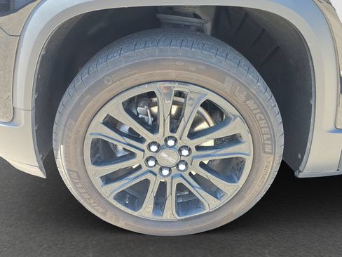 Used 2023 GMC Acadia SLT w/ Elevation Edition AWD/4WD image 4