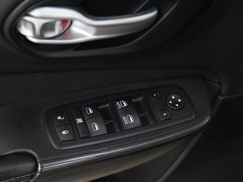 Used 2015 Jeep Cherokee Latitude AWD/4WD image 19