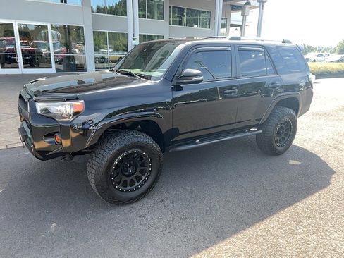 Used 2021 Toyota 4Runner SR5 Premium AWD/4WD image 2
