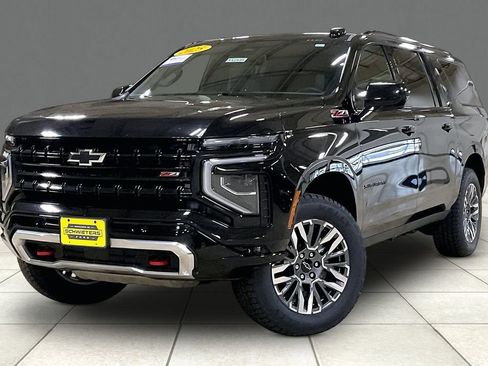 Used 2025 Chevrolet Suburban Z71 AWD/4WD image 2
