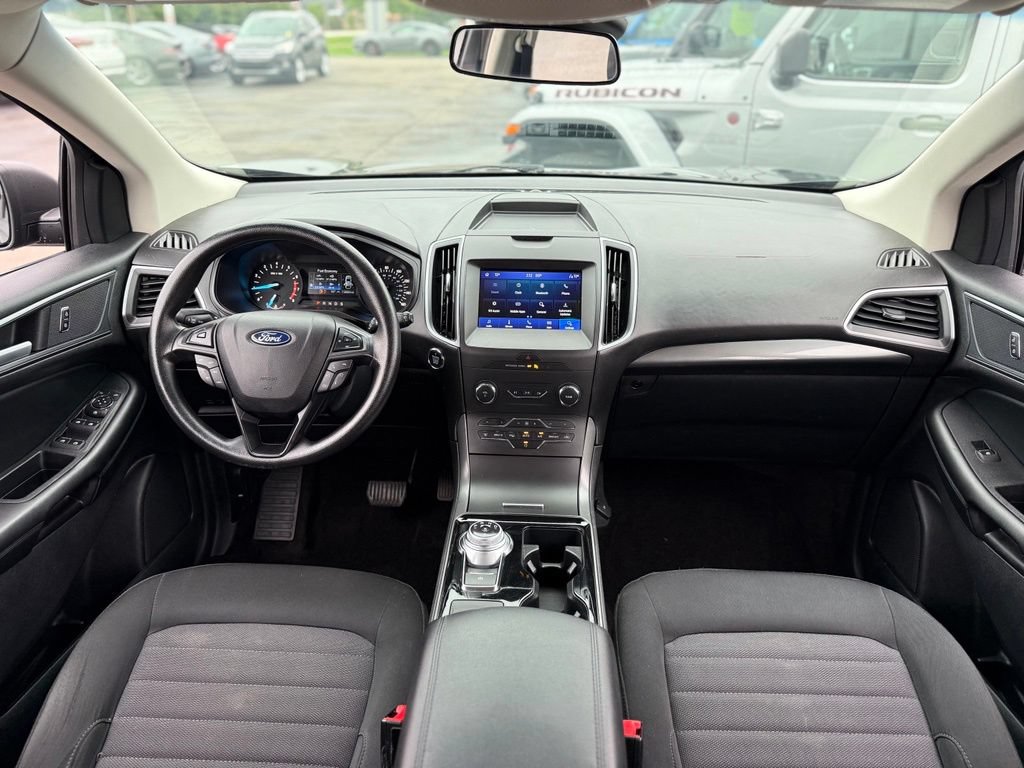 Used 2020 Ford Edge SE w/ Cargo Accessory Package FWD image 2