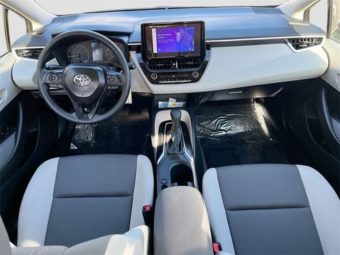 Used 2025 Toyota Corolla LE image 21