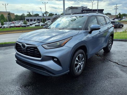 Used 2023 Toyota Highlander XLE FWD image 27