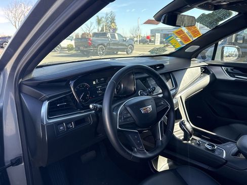 Used 2025 Cadillac XT5 Premium Luxury image 9