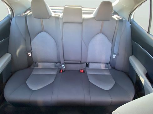 Used 2020 Toyota Camry LE image 31