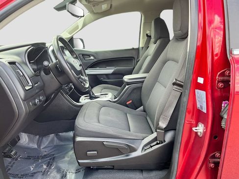 Used 2021 Chevrolet Colorado LT w/ Chrome Appearance Package AWD/4WD image 19