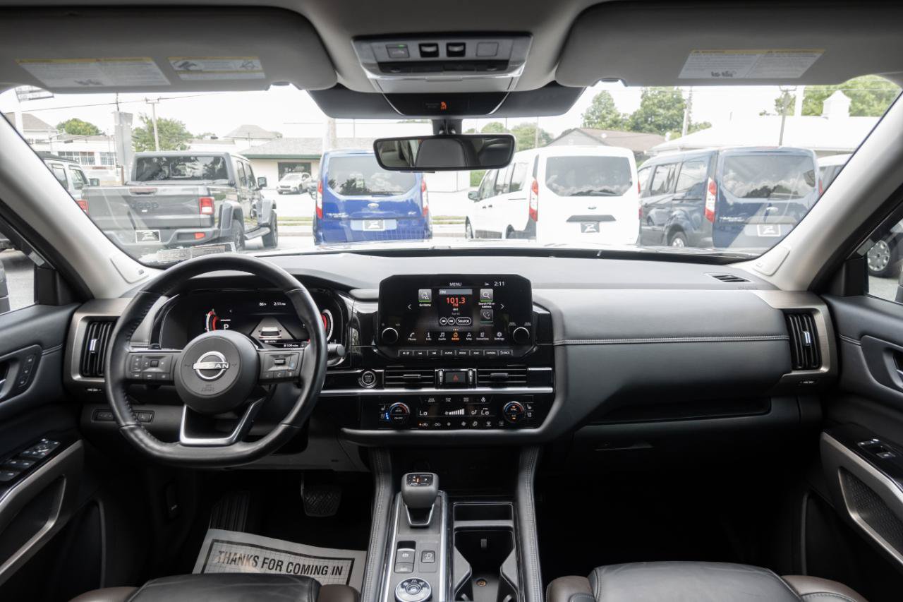 Used 2023 Nissan Pathfinder Platinum AWD/4WD image 3