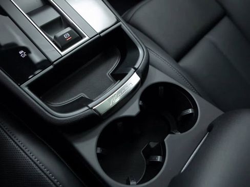 Certified 2025 Porsche Macan image 25