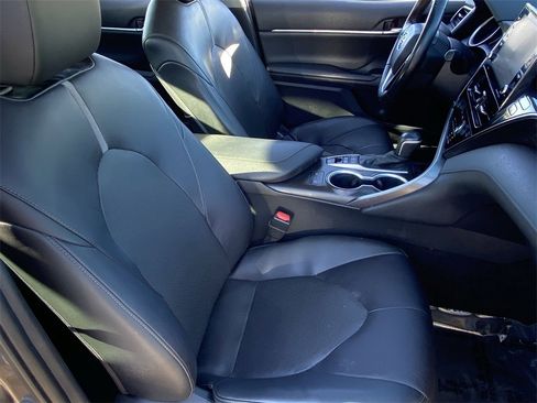 Used 2021 Toyota Camry XLE image 19