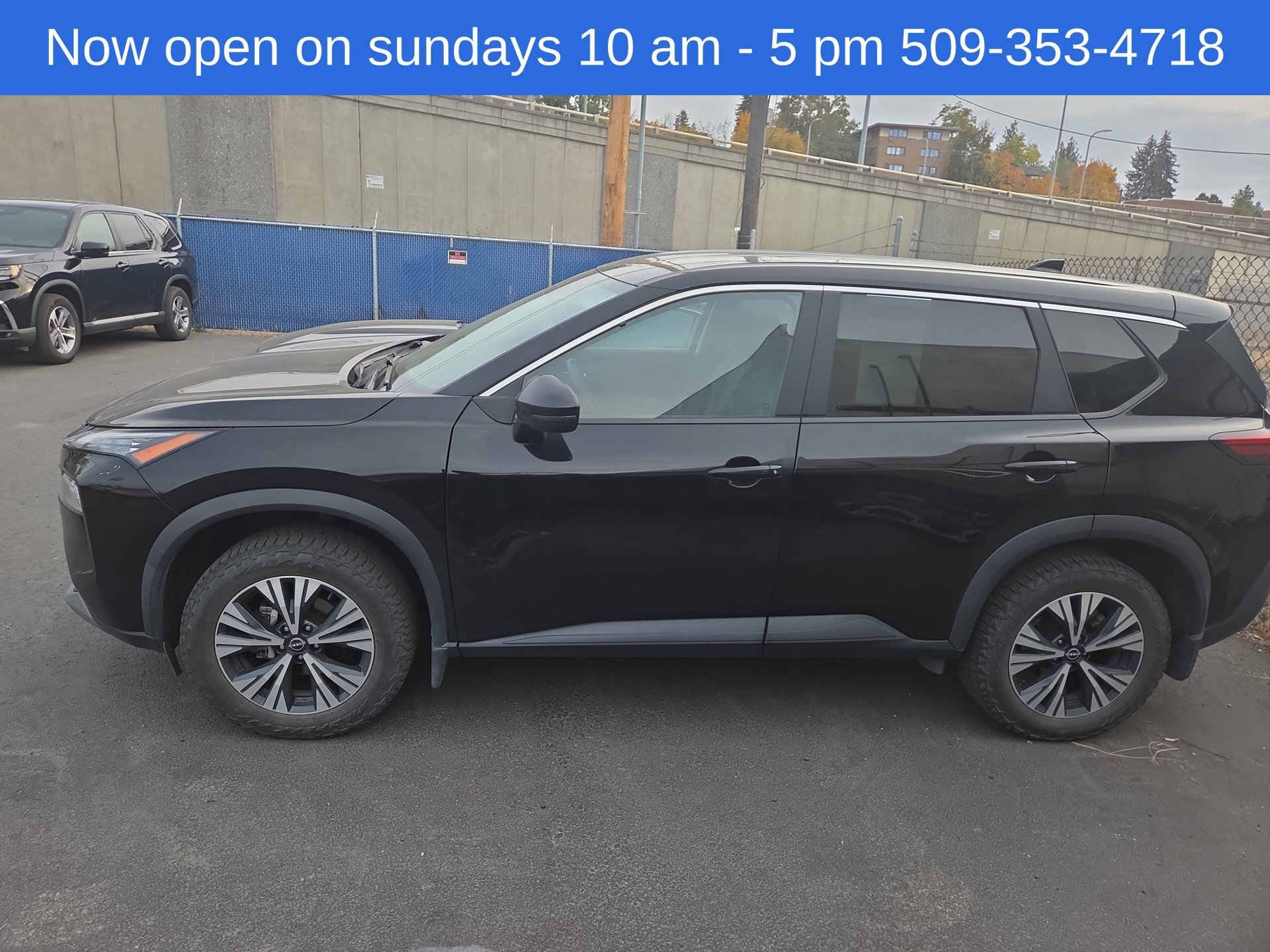 Used 2022 Nissan Rogue SV AWD/4WD image 2