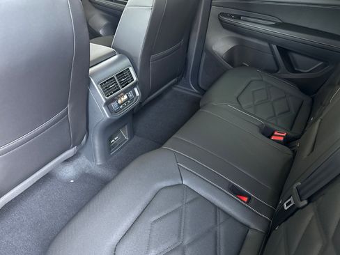New 2026 Volkswagen Atlas SE FWD image 12
