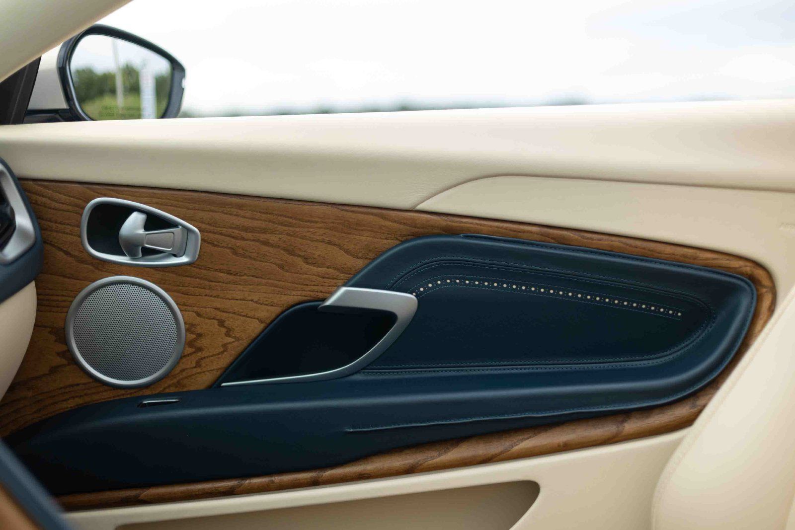 Used 2019 Aston Martin DB11 Volante RWD image 21