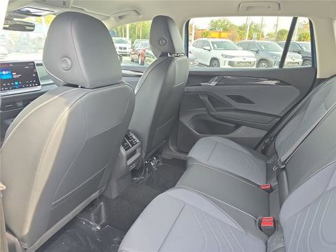 New 2026 Volkswagen Tiguan SE image 9