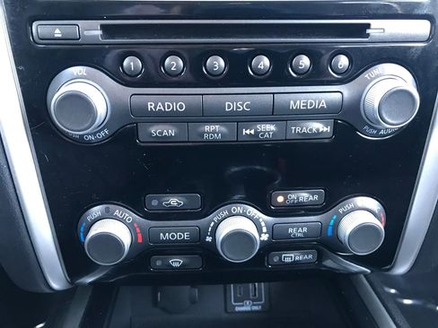 Used 2020 Nissan Pathfinder S image 26