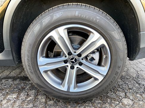 Used 2019 Mercedes-Benz GLC 300 4MATIC w/ Premium Package image 32