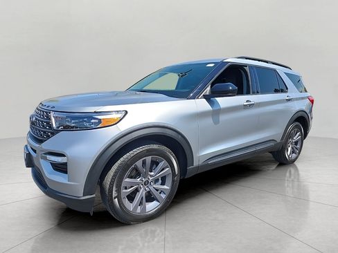 Certified 2023 Ford Explorer XLT w/ Equipment Group 202A AWD/4WD image 1