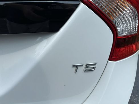 Used 2017 Volvo V60 T5 Premier w/ Convenience Package FWD image 7