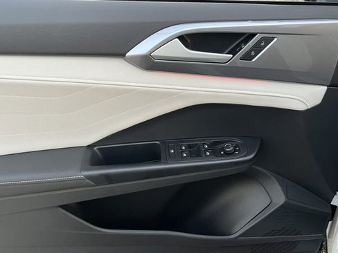 New 2025 Volkswagen Taos SEL image 15