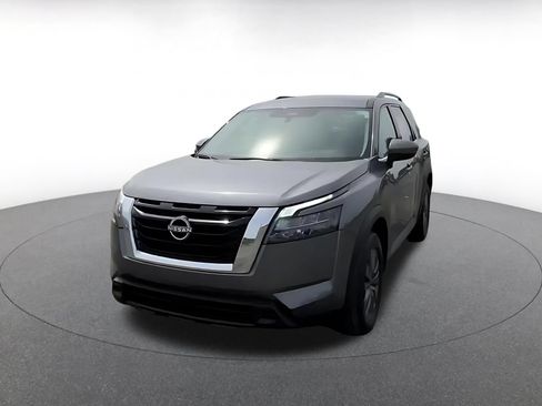 Used 2025 Nissan Pathfinder SV FWD image 5