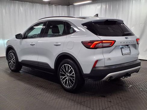 Certified 2025 Ford Escape SE w/ Class II Trailer Tow Package image 2